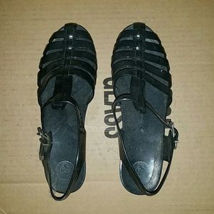 Black jelly sandals